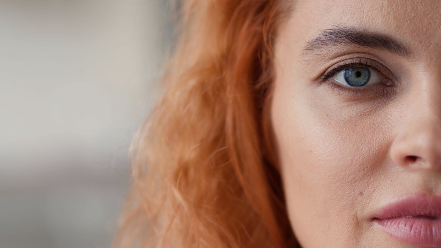 Vous perdez vos sourcils : et si votre thyroïde était en cause ?